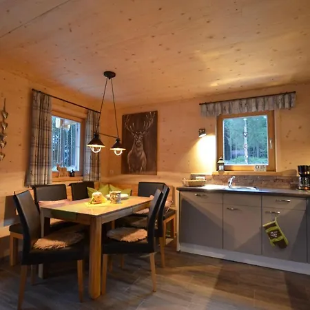 Semesterbostad Ferienhaus Waldromantik